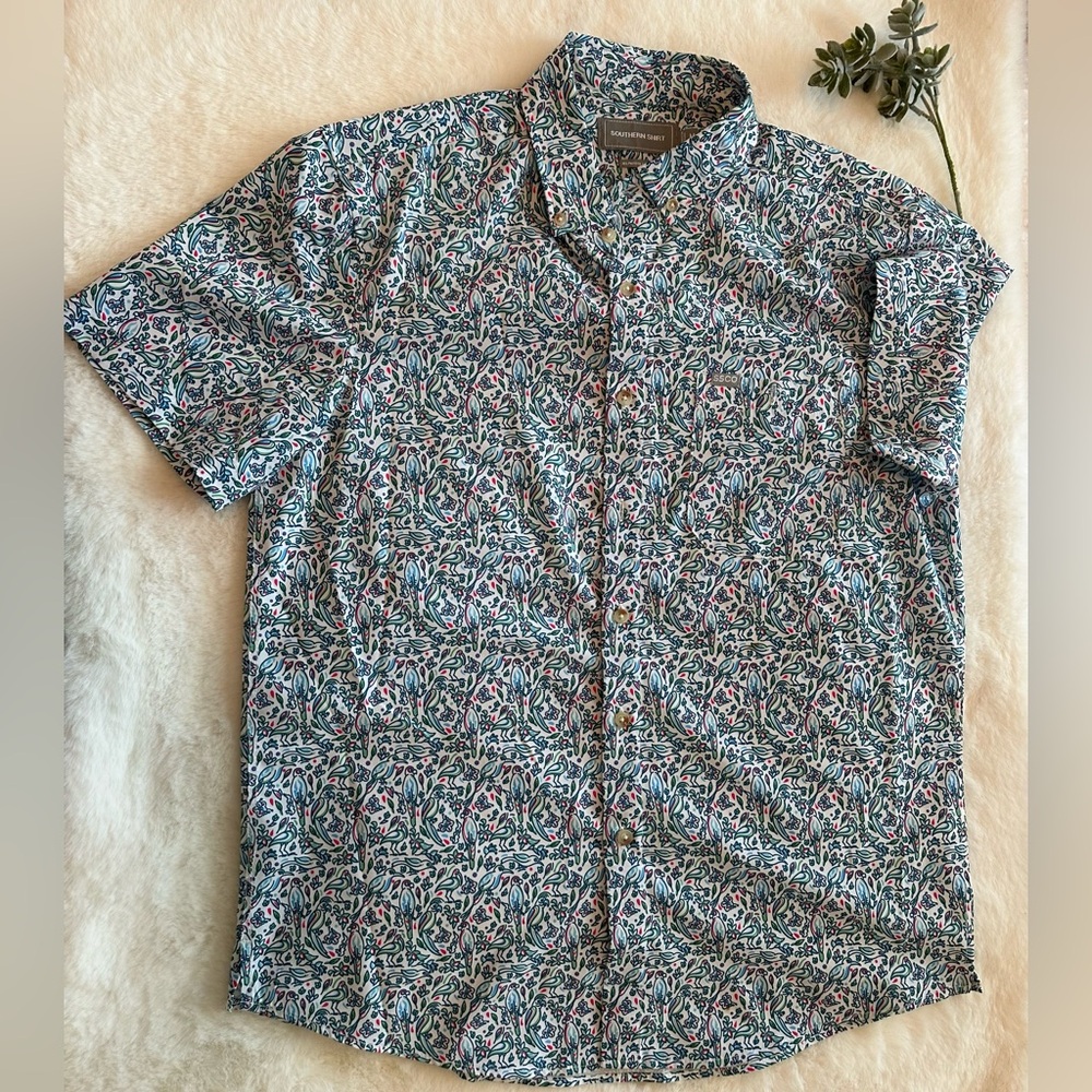 Southern Shirt | NWOT - Birds of Paradise - Short Sleeve Button Down - Size M